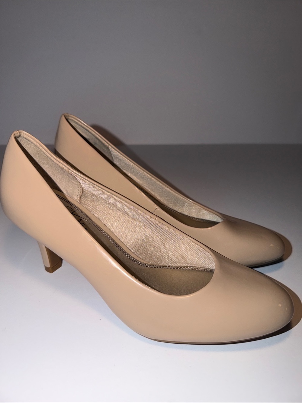 Life Stride Nude Patent Kitten Heel Pump
